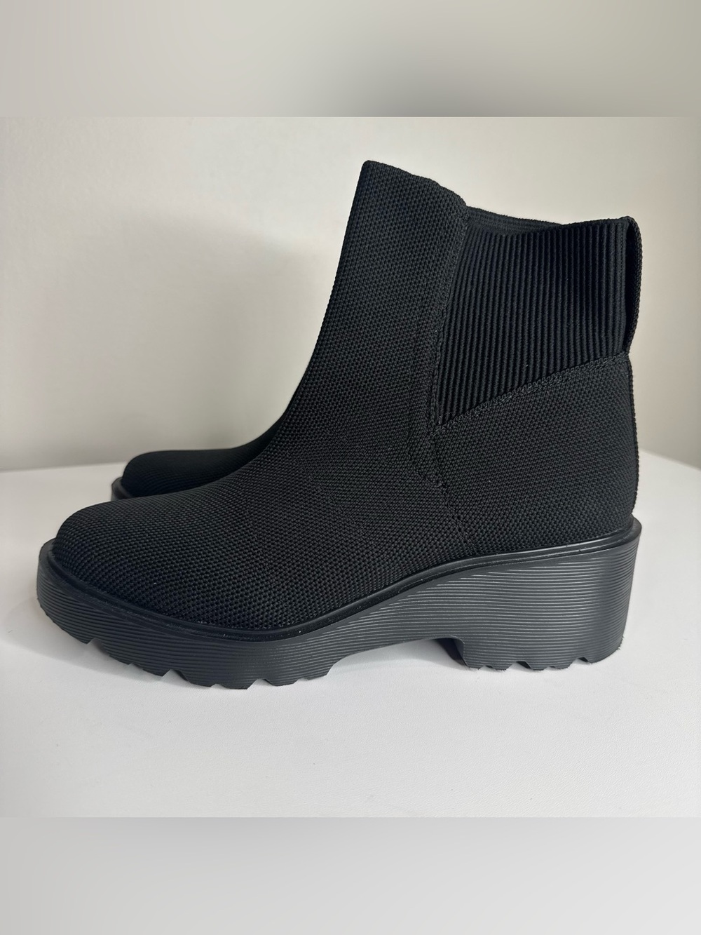 Vivaia Everly Black Knit Chunky Sole Chelsea Boot Pull-on Stretch Travel Size 38